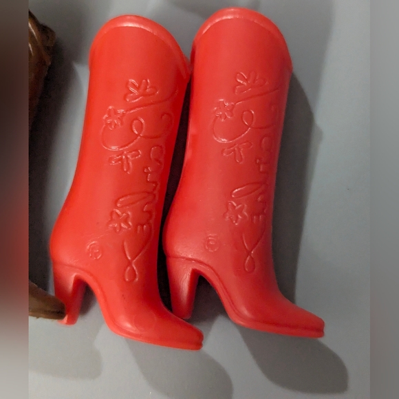 Lot of 5 Vintage Barbie shoes Red Cowboy Boots & Chunky Hiking Yellow Brown - Picture 4 of 6